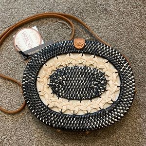 Straw/leather crossbody